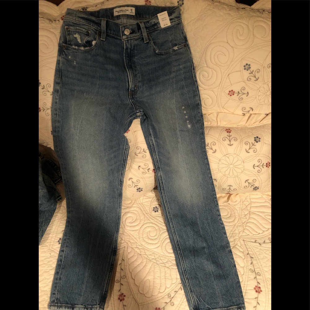 Abercrombie & Fitch. MOM jeans